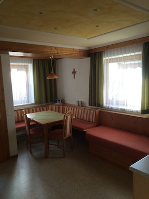 Essbereich im Zimmer