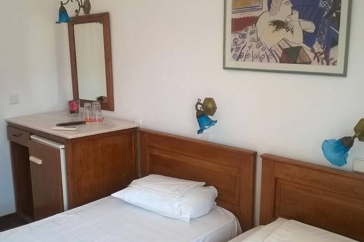 Free cots/infant beds, rollaway beds, free WiFi