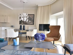 Grand Suite | Soggiorno | TV a schermo piatto, film pay-per-view