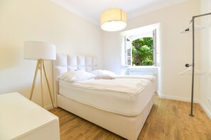 1 Bedroom Apartment | ผ้าปูที่นอนฝ้ายอียิปต์, เครื่องนอนระดับพรีเมียม, เตียง Tempur-Pedic