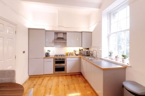 Apartament executiu, amb bany privat ((48)) | Cuina privada | Microones, forn, placa de cuina i rentaplats