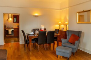 Luxury Apartment, Ensuite ((34)) | Premium bedding, soundproofing, iron/ironing board, free WiFi - St Andrews Apartments (Maidstone)
