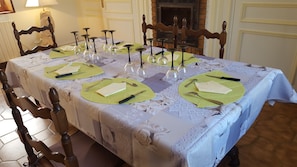 Lunch, dinner and brunch served  - Camden House and Castle (Aubry-le-Panthou)