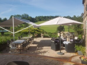 Déjeuner, dîner et brunch servis sur place