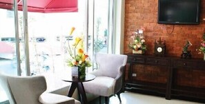 Coin salon dans le hall