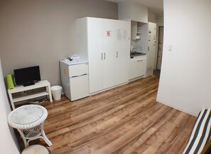 Habitación triple básica | Wifi gratis y ropa de cama