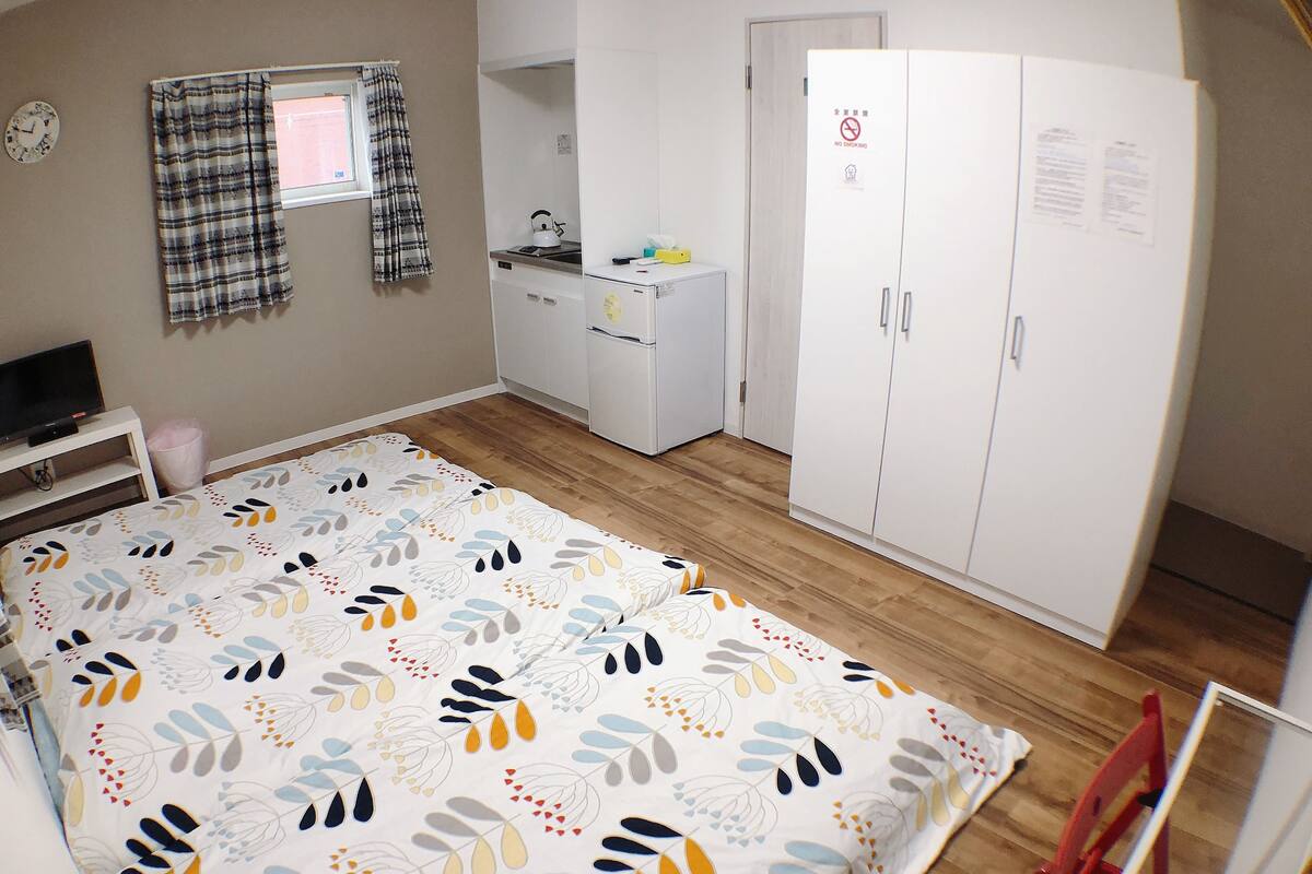 Habitación triple básica | Wifi gratis y ropa de cama