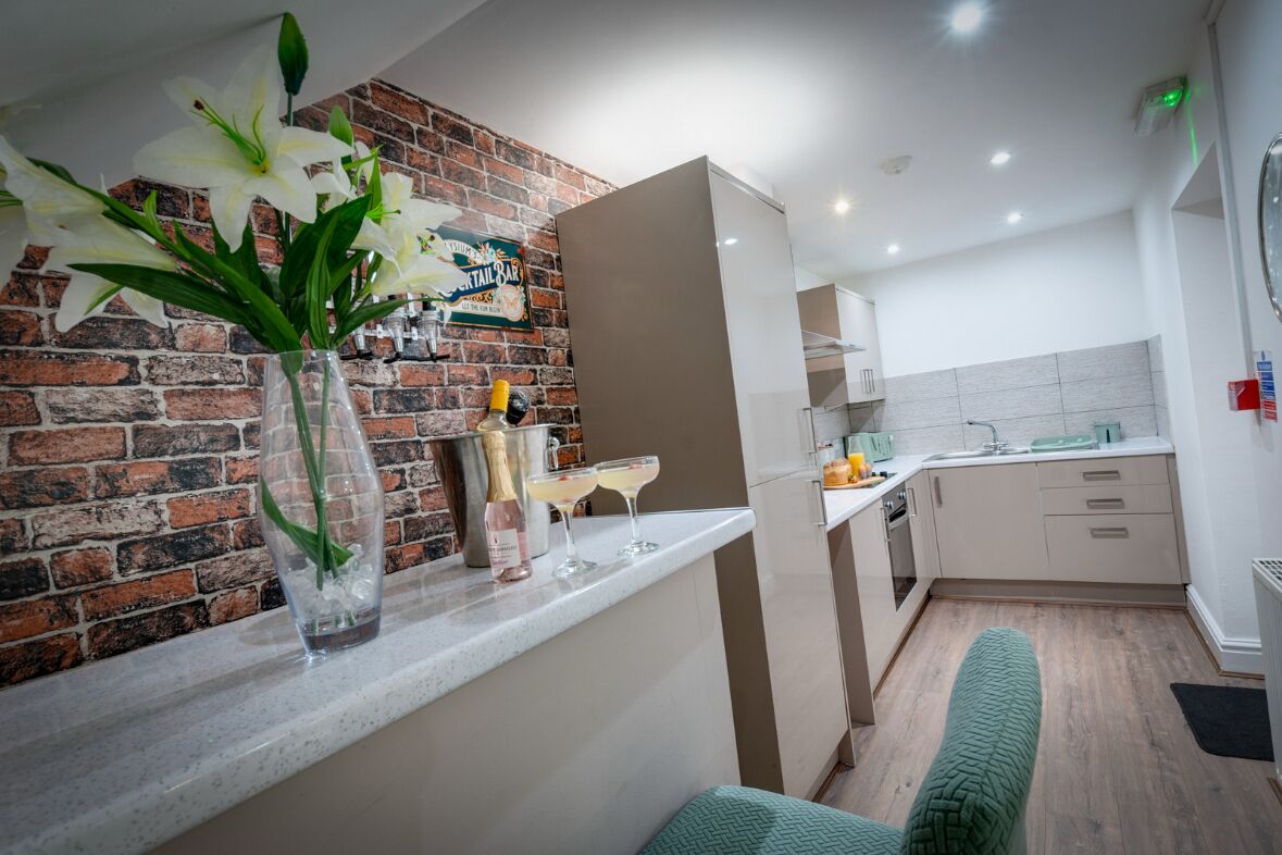 Apartamento luxo, 3 quartos | Cozinha privada | Geladeira grande, micro-ondas, fogão, cooktop