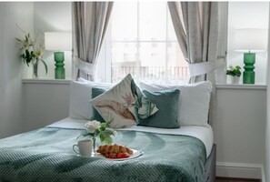 Deluxe Apartment, 2 Bedrooms | 1 bedroom, individually decorated, individually furnished