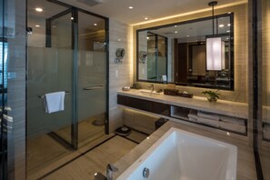 Deluxe Double Room, Garden View | Bilik Mandi | Kelengkapan dandanan diri percuma, pengering rambut, selipar 