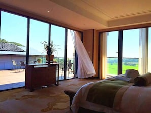 Deluxe Suite, Lake View