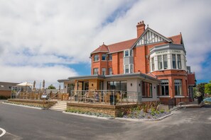 Front of property - Gwesty Links Hotel (Llandudno)