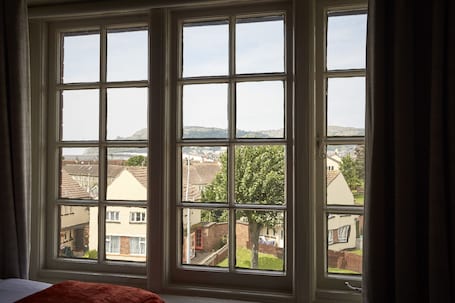 1 ๊ฐ์ ์นจ์ค, ์ฑ
์, ๋ค๋ฆฌ๋ฏธ/๋ค๋ฆฌ๋ฏธํ, ๋ฌด๋ฃ WiFi