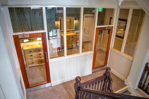 Staircase - Gwesty Links Hotel (Llandudno)