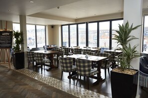 Déjeuner et dîner servis sur place