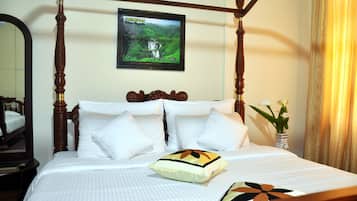Deluxe Double Room | In-room safe, iron/ironing board, free WiFi