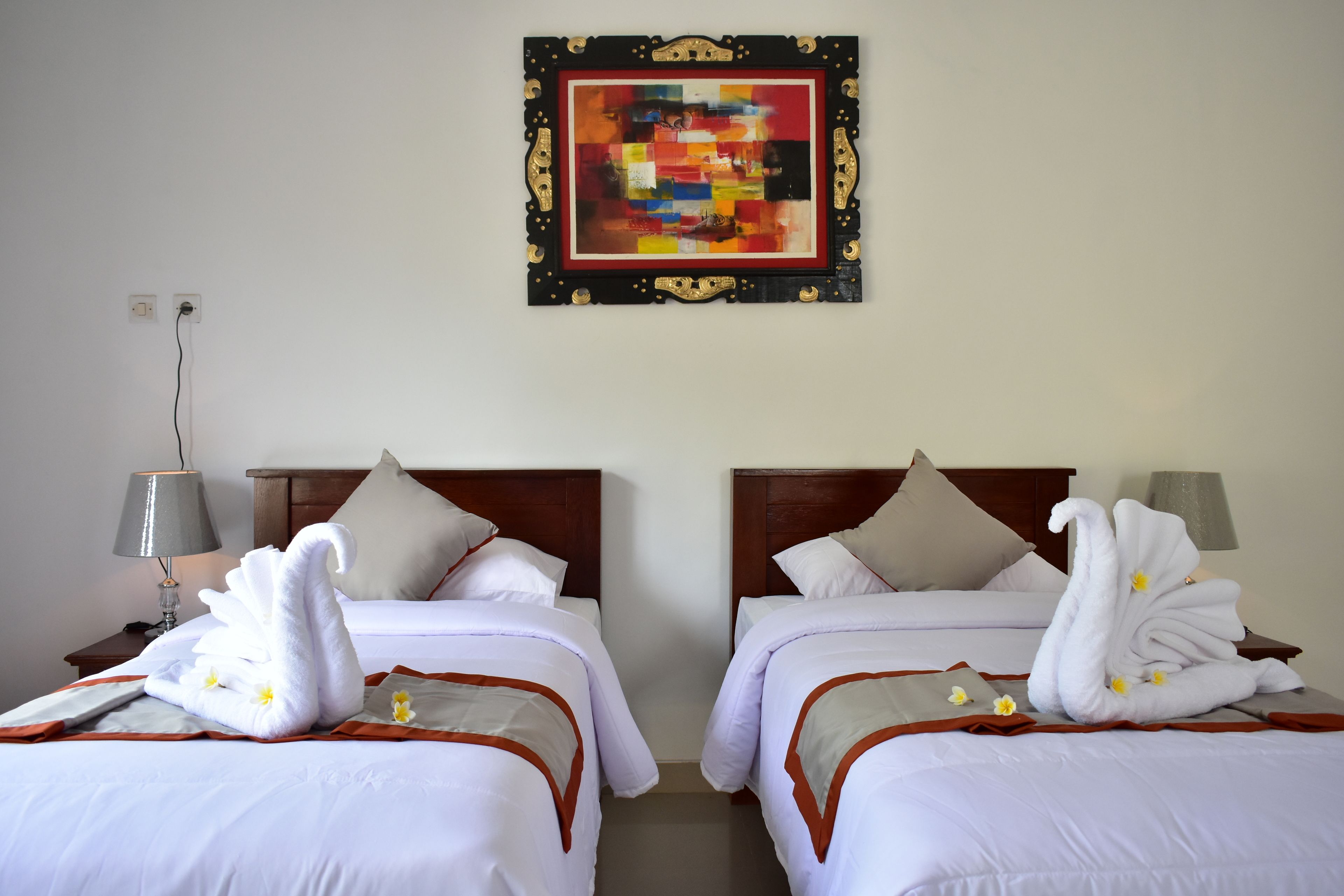 Deluxe Twin Room, 2 Twin Beds, Bathtub, Mountain View | Desk, iron/ironing board, free WiFi, bed sheets