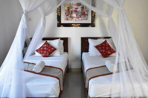 Double Room | Desk, iron/ironing board, free WiFi, bed sheets