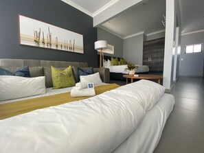 Family Room | Hypo-allergenic bedding, in-room safe, laptop workspace, soundproofing