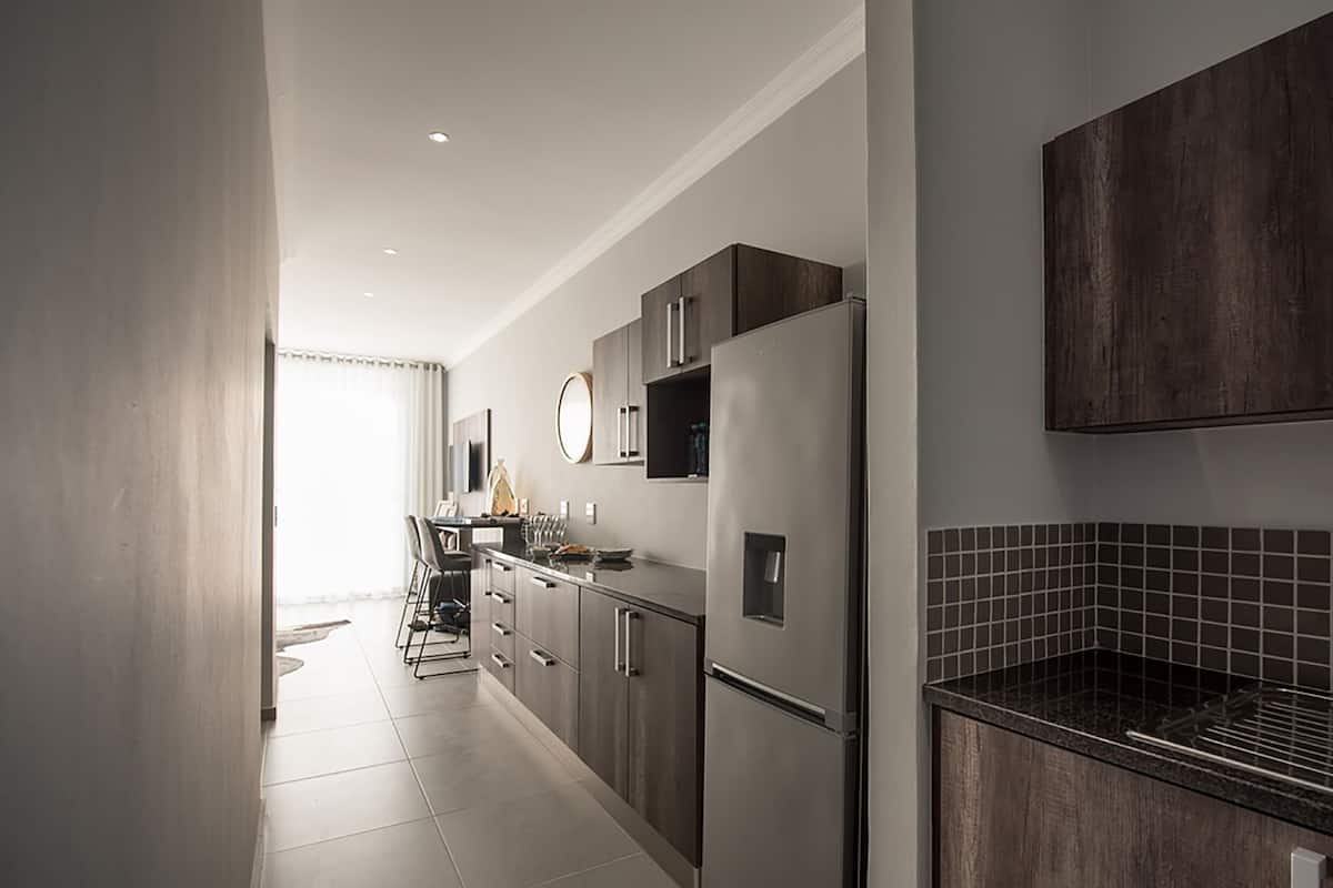 fridge, coffee/tea maker, electric kettle