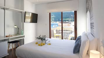 Honeymoon Room | Premium bedding, minibar, in-room safe, individually decorated