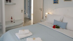 Suite, vistas al mar | Caja fuerte, sistema de insonorización, tabla de planchar con plancha