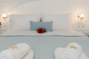 Suite, Sea View | In-room safe, soundproofing, iron/ironing board, free WiFi - Pollonia Studios (Milos)