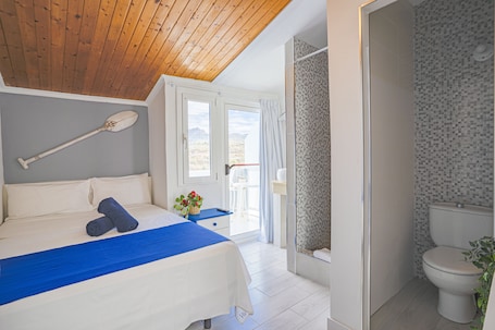Double Room, Private Bathroom | Memory foam beds, minibar, individually decorated