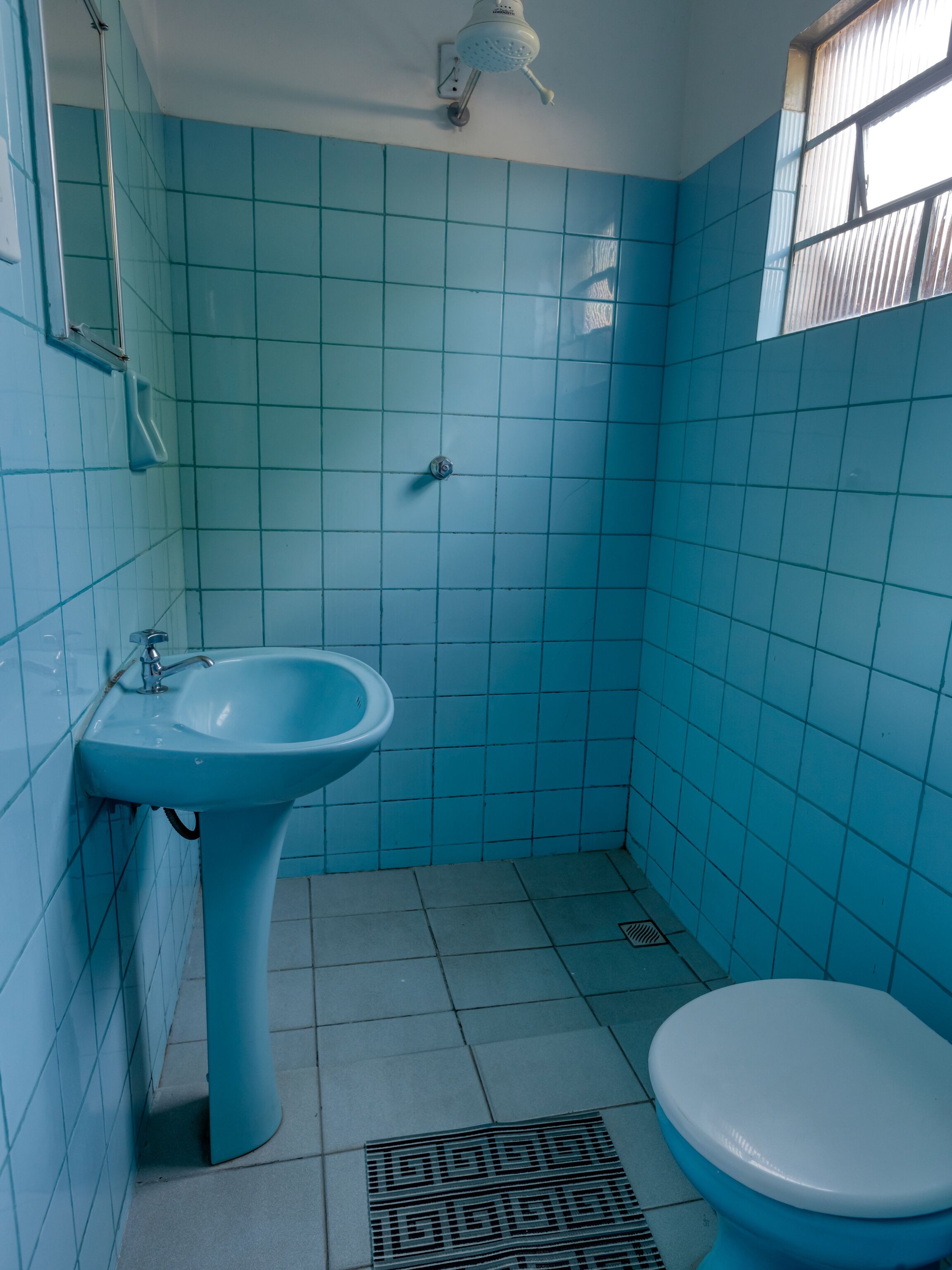 shower, towels, soap, shampoo