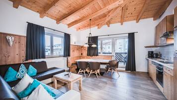 Comfort Apartment, 4 Bedrooms, Sauna (Type A) | Living area | Flat-screen TV