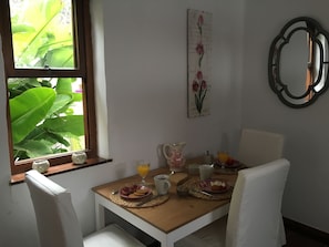 Chalet, 2 Bedrooms, Kitchenette | In-room dining
