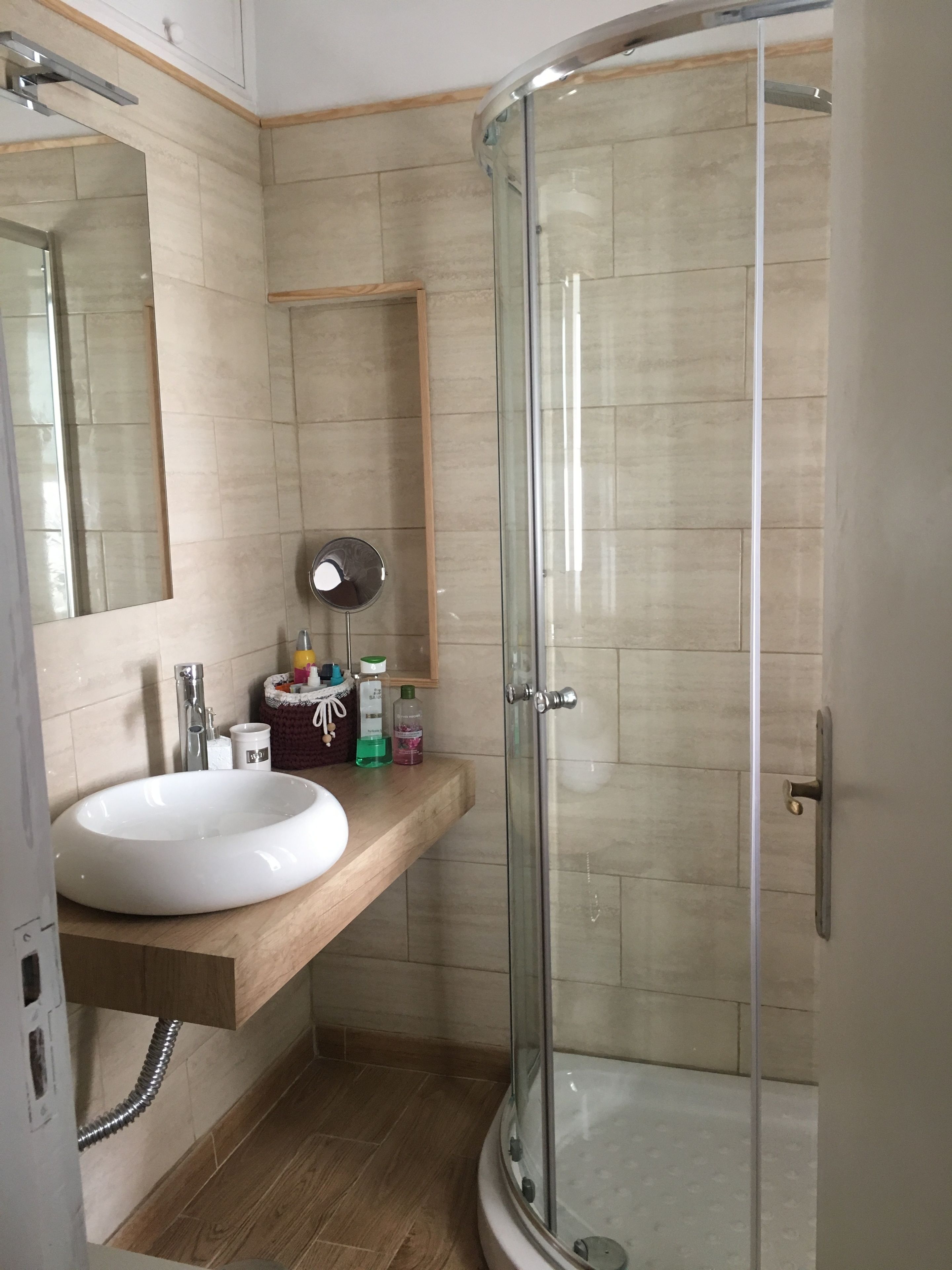 Chalet, 2 slaapkamers, kitchenette | Badkamer | Een douche, een haardroger, handdoeken, zeep