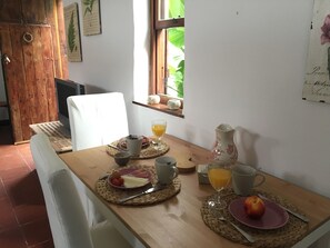 Chalet, 2 Bedrooms, Kitchenette | In-room dining - La Casita de Las Palmas VV (Las Palmas de Gran Canaria)
