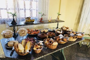 Free daily buffet breakfast - Pousada Morada do Sol (São João del Rei)