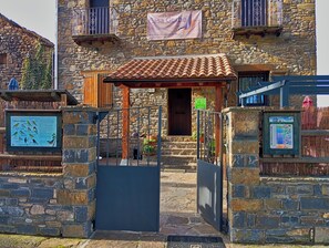 Mặt tiền nơi lưu trú