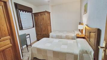 Twin Room | Blackout curtains, iron/ironing board, free WiFi, bed sheets