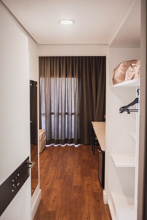 Minibar, bureau, rideaux occultants, chambres insonorisées