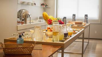 Free daily buffet breakfast