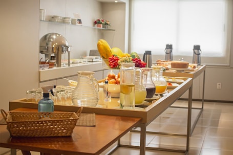 Desayuno buffet incluido todos los días . Vip Hotel