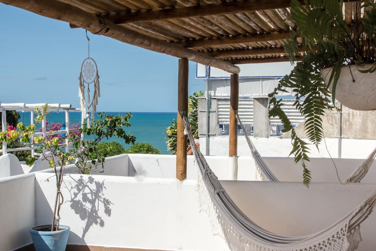Chambre Double Deluxe, vue partielle sur la mer | 1 chambre, fer et planche Ă repasser