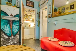 Fridge, blender, cookware/dishes/utensils, spices - Piratas da Praia Fit Hostel (Recife)