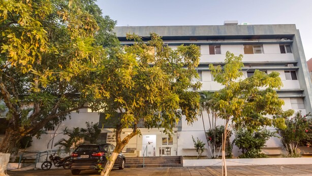 A modern building with a flat roof, multiple windows, and a visible entrance. - Piratas da Praia Fit Hostel (Recife)