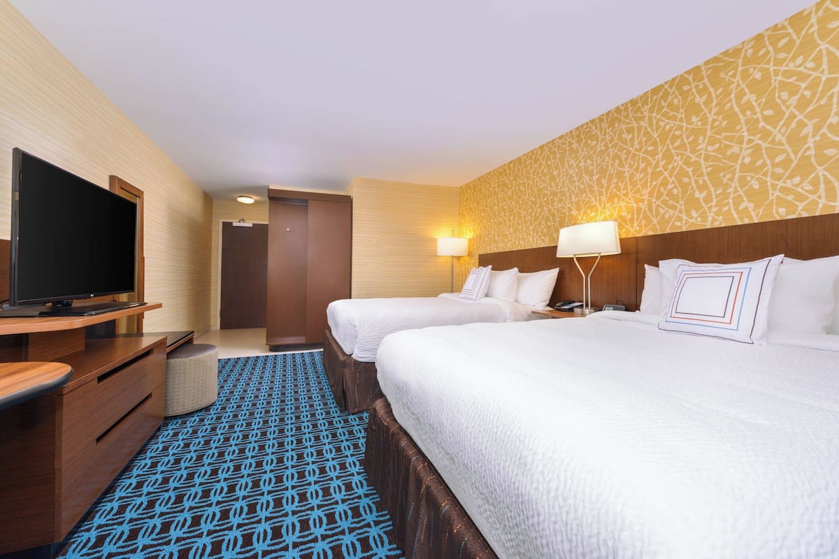 Hypo-allergenic bedding, in-room safe, desk, laptop workspace