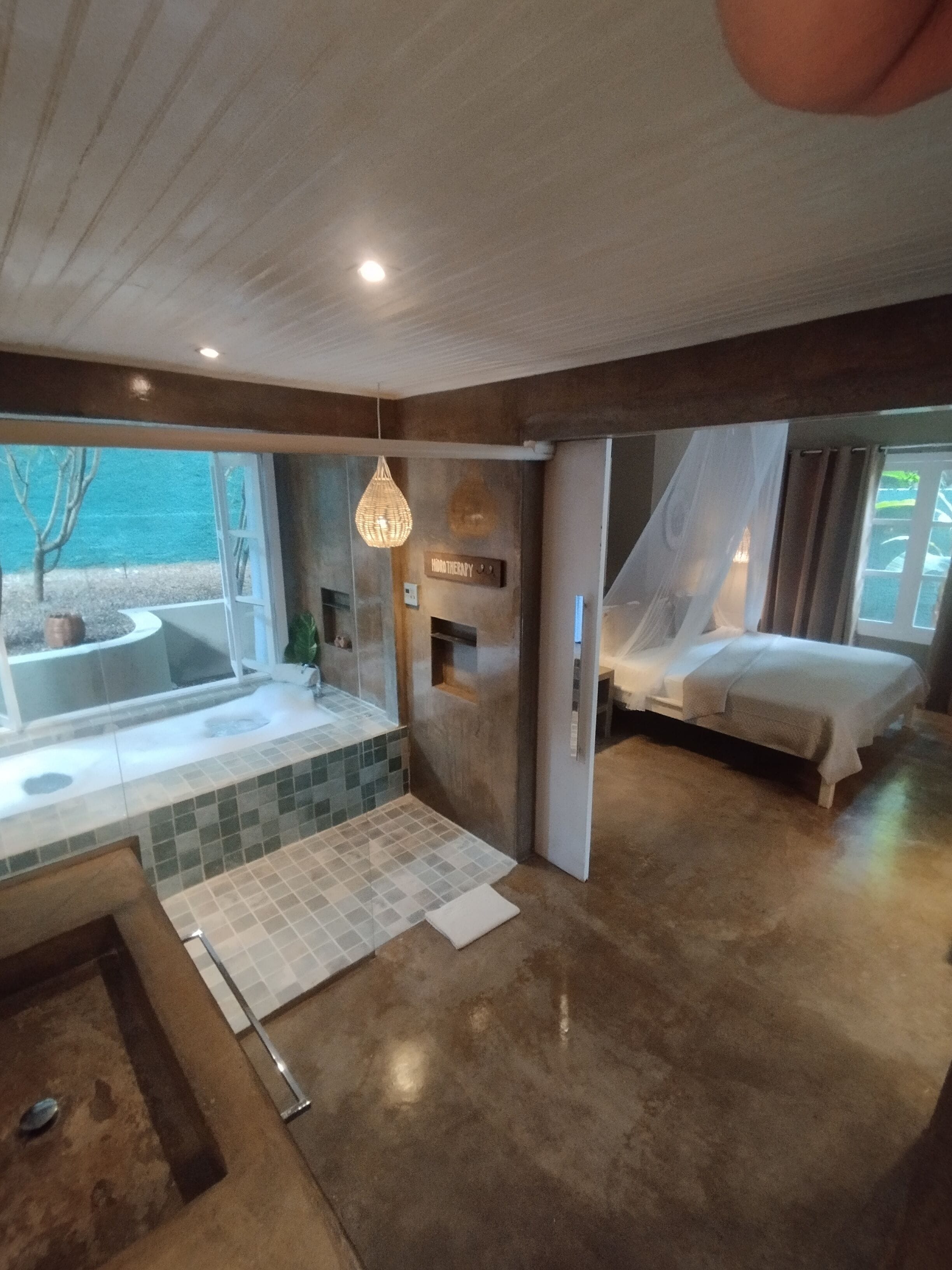 Exclusive Cabin, 1 Bedroom | Bathroom | Shower, free toiletries, hair dryer, towels