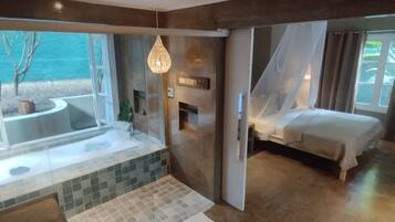 Exclusive Cabin, 1 Bedroom | Bathroom | Shower, free toiletries, hair dryer, towels