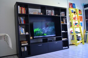 Perhehuoneisto, 2 makuuhuonetta, jääkaappi ja mikroaaltouuni, uima-altaan luona | Huoneen varustelu