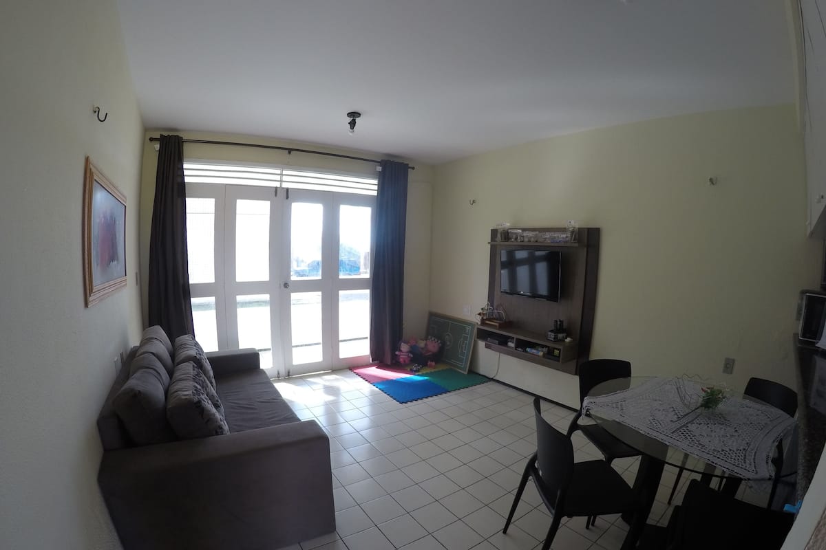Economy appartement, 2 slaapkamers, keuken, aan het zwembad | Woonkamer | Een lcd-televisie