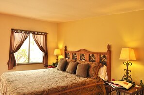 Comfort Room, 1 King Bed | Individually decorated, individually furnished, bed sheets - Horsepower Ranch (Ensenada)