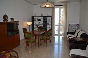 Coin salon dans le hall