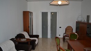 Unclassified image, 2 of 38, button - B&B Borfuro (Bergamo)